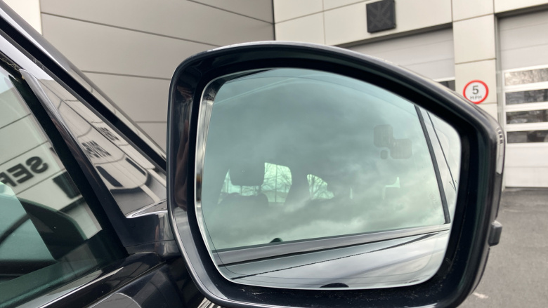 Land Rover Range Rover Velar 2.0 D200 R-Dynamic SE 5dr Auto Diesel Estate